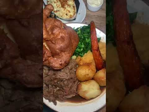 2023 pub Sunday roast in London