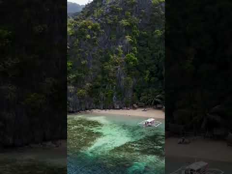 When you’re the only boat on the beach 🌴 #philippines #palawan #travel