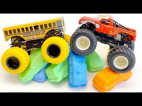 MONSTER JAM |  EL TORO LOCO vs HIGHER EDUCATION | HOT WHEELS MONSTER TRUCKS | FREESTYLE SMASHORAMA