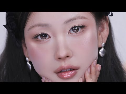 시선집중 연말 메이크업👸✨ (Tips! 겨울베이스, 존예렌즈, 청순 페이크래쉬, 반짝블러셔, 글로시립) l 이사배(RISABAE Makeup)