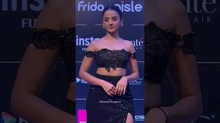 #hellyshah looks gorgeous in a beautiful #blackdress #shorts #bollywood #actress #bhottawards