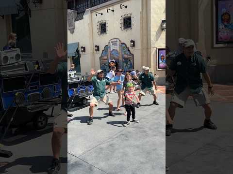 Watch me whip/nae nae at Universal Studios Hollywood. #universalstudios #universalstudioshollywood