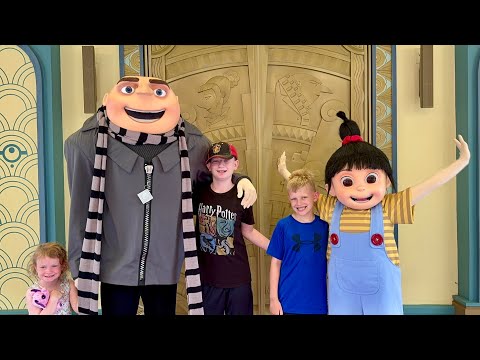 Gru and Agnes Meet and Greet at Illumination Theater