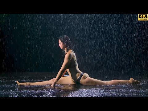 Full Splits Stretching and Yoga #bikiniyoga #wetlook