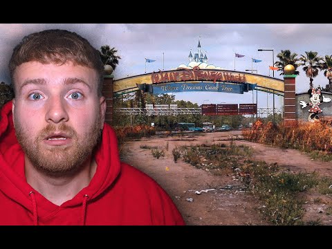 Exploring an Abandoned Disney World Resort - Empty Pools!