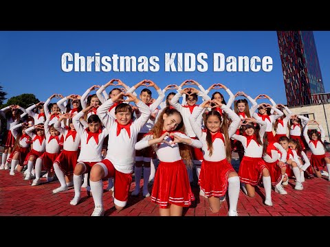 Merry Christmas Kids Dance - Jingle Bells in public