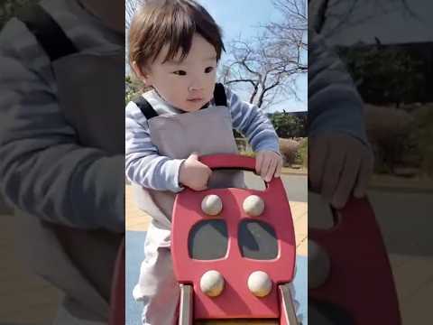 公園の飛行機で遊んだよ^_^　#1歳4ヶ月男の子