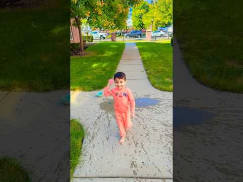 Little kid funny water balloons popping😂💦🎈🌈👶