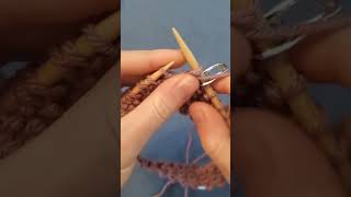 How to Knit the Seed Stitch in the Round #knitstitchpattern #knittingproject #knitallthethings