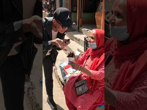 I surprised this cute hardworking aama with 2500 rupees 🥰🥰#HumanGang