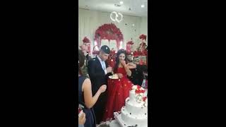 Angry groom loses it during wedding cake cutting ceremony, leaving guests and bride horrified