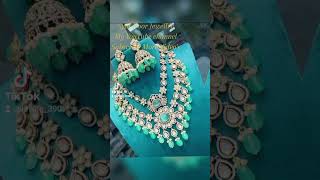 "Kundan Stone Necklace: Ek Toote Aur Stylish Accessory"