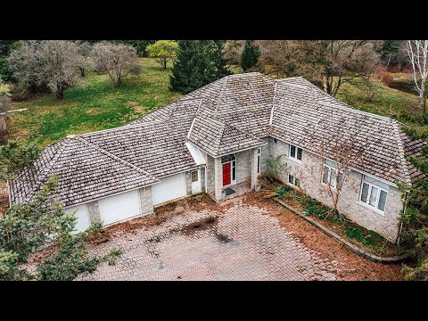 I Found a STRANGE Abandoned Mansion Forgotten In the Woods l WHERE DID THEY GO???