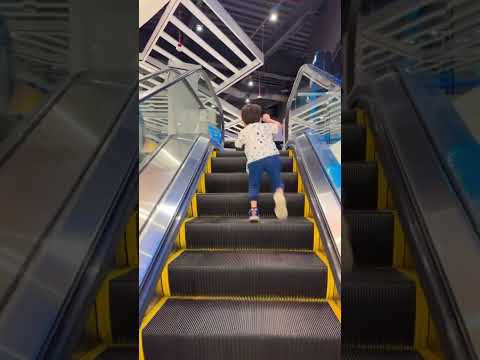 Fearless🤓😍🙂 cute baby exploring the #escalator😲😵 alone