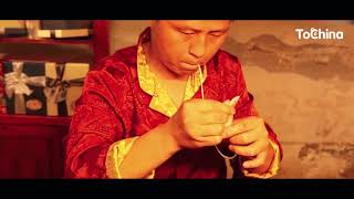 Chinese folk craftsmen on the scene of sugar blower 中国民间手艺人现场吹糖人