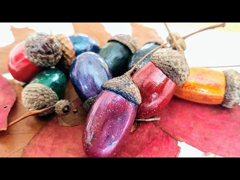 Acrylic pouring on Acorns. Sharing my findings & tips with you. Autumn Fluid Art DIY Home Decor