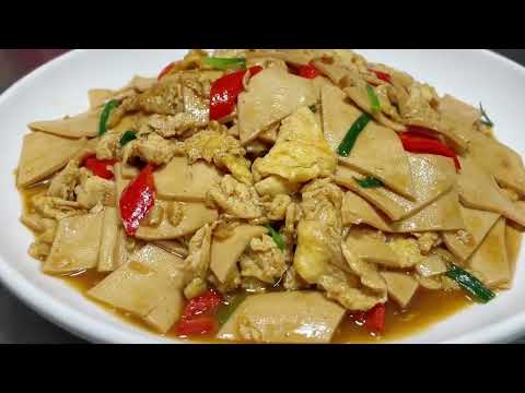 This is a simple and delicious way to make tofu skin. It is tender and tasty. You will never get tir