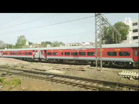 02537 Kushinagar SF Special arriving Vidisha and 02651 madurai Sampark kranti skips VIDISHA at120kmp