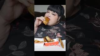 Jack N a box … #hungrymukbangers #hungryfatchick #mukbang #timelapse #foodie #youtubeshorts