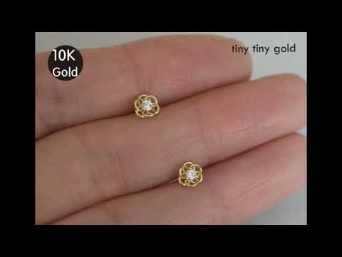 tinytinygold l 10K Solid Gold Flower Stud Earrings