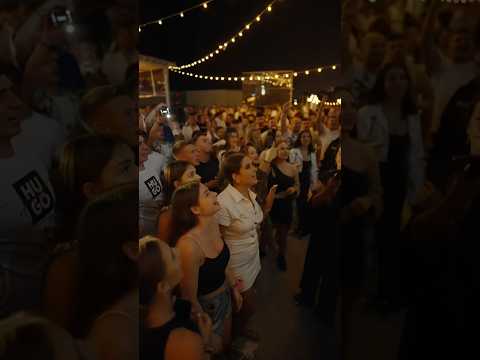 Publicul canta cu Iuly