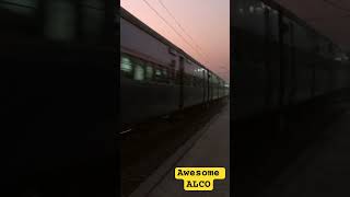 Awesome Honking ALCO #indianrailways #honking #train #nonstophonking #railway #hungrycam