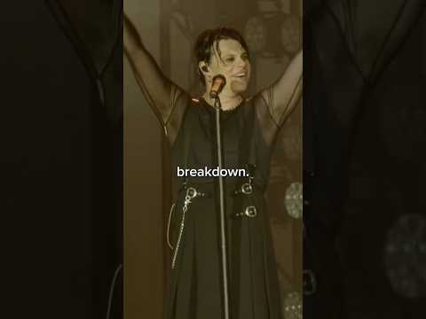 YUNGBLUD - “breakdown.” live 🖤🖤🖤 “in a world that longs for connection. #yungblud #shorts