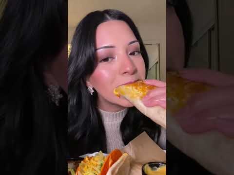 Burrito mukbang compi #mukbang #mukbangsounds #food #eattingsounds #foryou #burrito #asmr #shorts