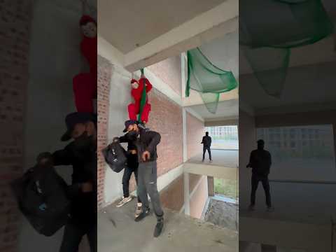 Money Heist vs Police || 37.0 #moneyheist #parkour #police #bubblesgangz #shorts #bubblesmotion