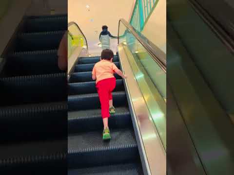 Cute baby🌈😇😀fearless #escalator moment❤️😆