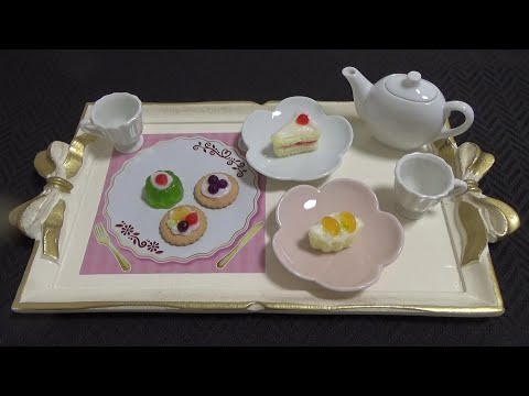 ミニケーキを作る　Making Mini Cakes