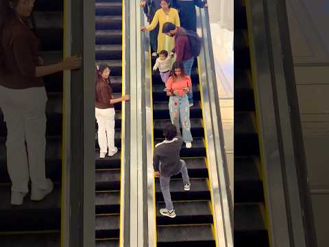 Random propose prank 😜 on Escalator ##shorts #song #shortsvideo #treandingprank #romenticprank￼￼