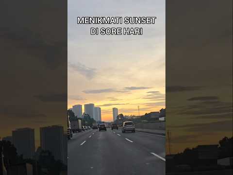 MENIKMATI SUNSET DI JALAN TOL🌅#sunset#sunsetview#nature #senja #shortvideo #viralvideo #viralshorts