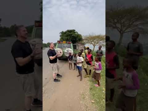 Connecting with the local community and children during our safaris is heartwarming♥️