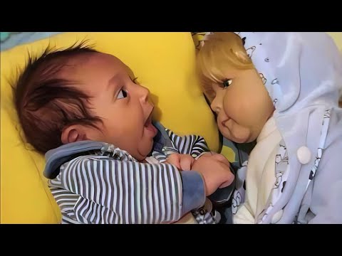 BEST OF THE YEAR - Funniest Baby Reactions Caught on Camera! 🤩🤣