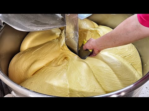 Huge Lava Pinapple Buns! Amazing bread massive production in Taiwan