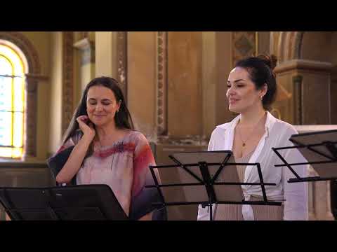 Nuria Rial & Singer Pur singing "Durme Durme"