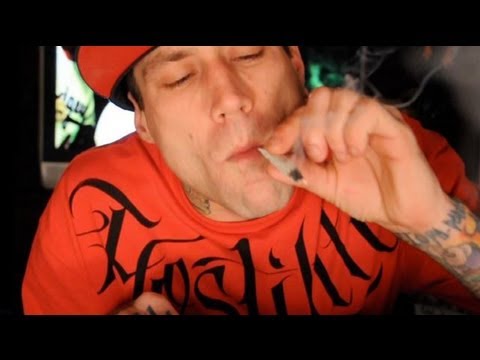 Stoned white rapper flips Chris Brown's "Look At Me Now" (Rolling Papers)