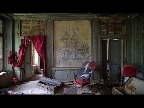 Hidden Room Found Inside Abandoned Mansion with Cannon!