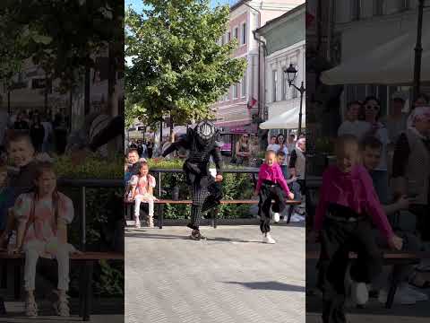 TEACHING SHUFFLE ⭐️ LITTLE GIRL DANCING TRENDS 😱🔥 NEON MODE 😎