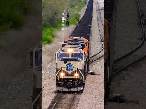 EXECUTIVE MAC NOTCHES UP LEADING A HEAVY COAL TRAIN ! #railroad #bnsfrailway #bnsfrailroad