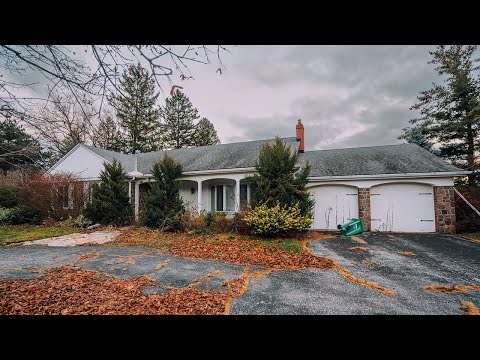 I Found An Untouched Abandoned Ranch Bungalow From The 1980s | Where Did They Go?