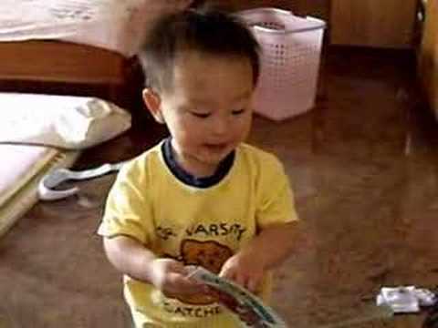 大郎二郎看書(1Y5M)