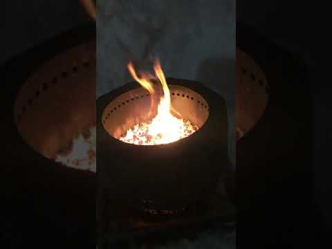 Blue Sky Outdoor Living   portable fire pit ブルースカイ　ファイヤーピット　ペレットストーブ　2次燃焼　焚き火台としても使えそう