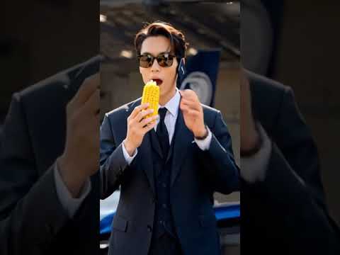 Yoo Yeon-seok Eating Roasted Corn  #shorts #yoonseoyeon