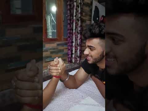 Arm wrestling 💪😱😂 who won 😍#short #wrestling #armwrestling2022 #subscribe