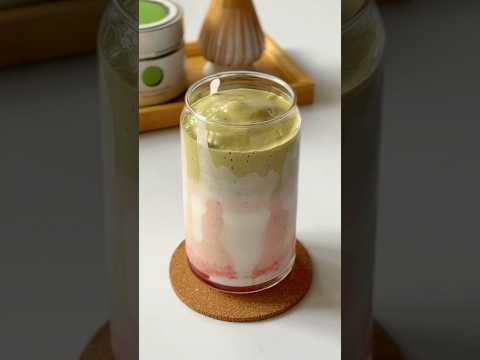 Strawberry Matcha Glow Smoothie | make this skin-loving and glow-boosting recipe at home!