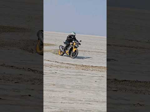 Apache RTR310 stunt and Ofroad in Sambhar Lake #stormthesands #apachertr310 @tvsapacheseries #tvs