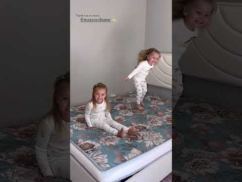 Sunshine, smiles and mattress adventures! ☀️🤸‍♀️ Let the fun begin! #video#shorts #futon