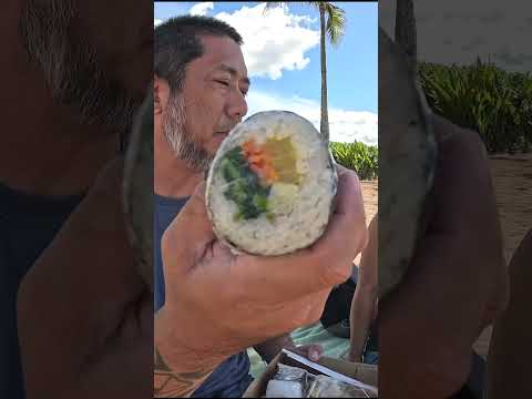 Paalaa Kai Market and Bakery Buying Food | Drive to Haleiwa Alii Beach and Eating at the Beach Octob